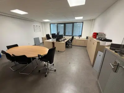 Various office inventory – kavel bij Dome Auctions, Höhenkirchen-Siegertsbrunn