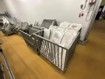 Set of 4 stainless steel pallet crates with contents – kavel bij Dome Auctions, Kingersheim