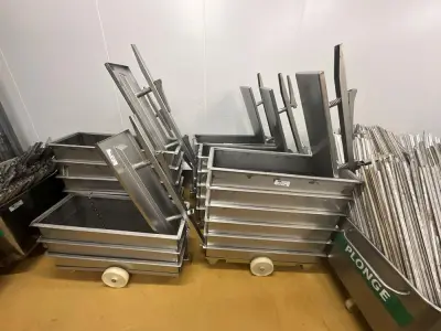 Set of 6 rolling carts with stainless steel press bins – kavel bij Dome Auctions, Kingersheim