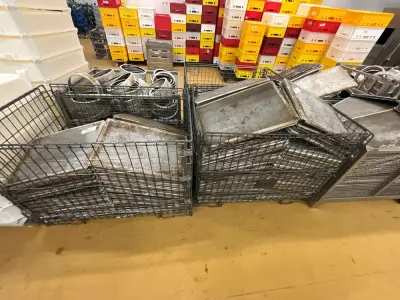 Set of 3 pallet boxes with contents – kavel bij Dome Auctions, Kingersheim