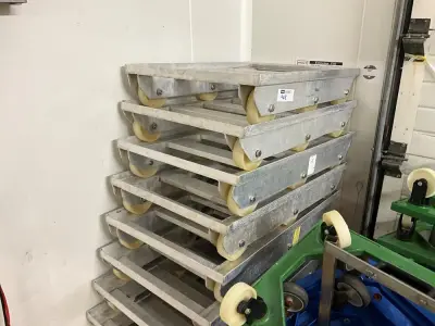 Set of Trolleys with Wheels for Holding Containers – kavel bij Dome Auctions, Kingersheim