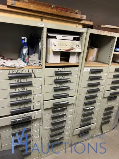 Lot of machine parts, cables and seals – kavel bij VH Auctions