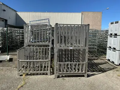 Set of 18 cages - pallet – kavel bij Dome Auctions, Kingersheim