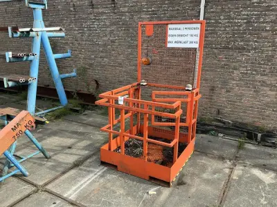 Manbak – kavel bij Dome Auctions, Rotterdam