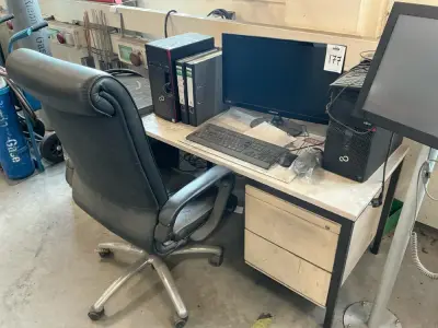 Desk setup – kavel bij Dome Auctions, Höhenkirchen-Siegertsbrunn