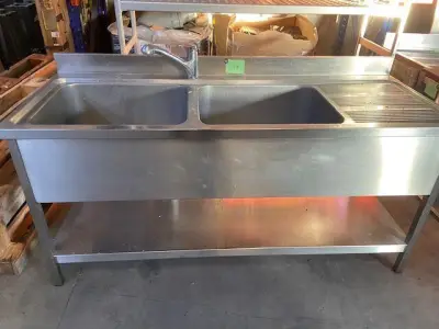 Spoeltafel Met Kraan 180X86Cm Hoogte – kavel bij Openbare Verkopen, Diksmuide