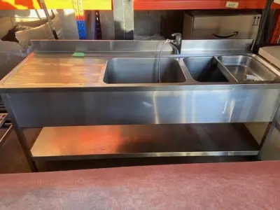 Spoeltafel Met Kraan 200X70X85Cm Hoogte – kavel bij Openbare Verkopen, Diksmuide