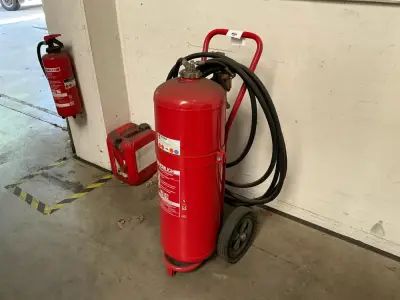Heimlich Foam extinguisher – kavel bij Dome Auctions, Höhenkirchen-Siegertsbrunn