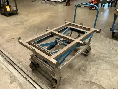 Pallet lifting platform – kavel bij Dome Auctions, Höhenkirchen-Siegertsbrunn