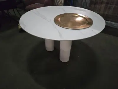 1x Keramiek tafel rond wit 130x130 – kavel bij Openbare Verkopen, Pittem