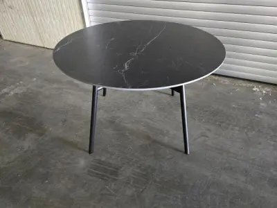 1x Keramiek tafel rond Zwart 120x120 – kavel bij Openbare Verkopen, Pittem