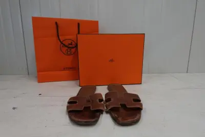 Hermes slippers – kavel bij Openbare Verkopen, Wielsbeke