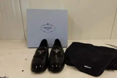 Prada loafers – kavel bij Openbare Verkopen, Wielsbeke