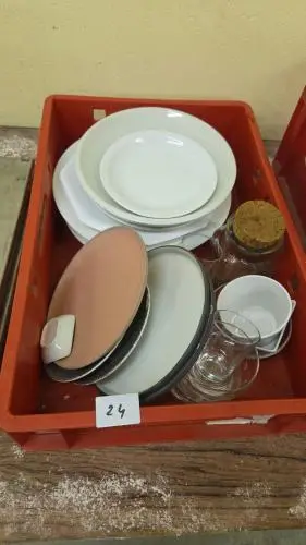 lot borden en glaswerk – kavel bij Openbare Verkopen, Aalst