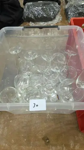 kist glazen – kavel bij Openbare Verkopen, Aalst