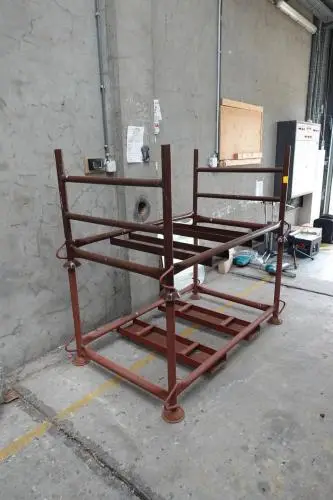 2x Metalen stapelbare houder – kavel bij Openbare Verkopen, Jabbeke