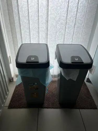 2x Plastic vuilnisemmer – kavel bij Openbare Verkopen, Anzegem