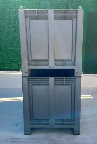 Lot van 2 stapelbare palletkist Euro - Cargopallet 600 Plus Martini Alfredo 550L – kavel bij Openbare Verkopen, Gullegem