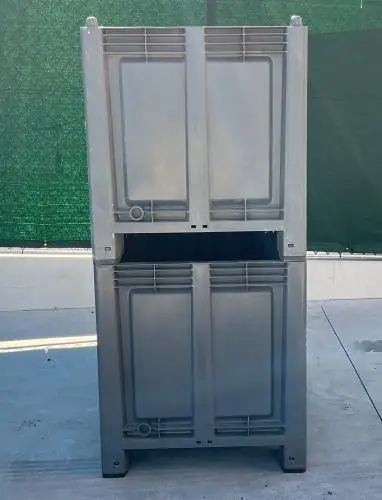 Lot van 2 stapelbare palletkist Euro - Cargopallet 600 Plus Martini Alfredo 550L – kavel bij Openbare Verkopen, Gullegem
