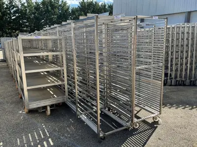 Set of 16 baking carts – kavel bij Dome Auctions, Kingersheim