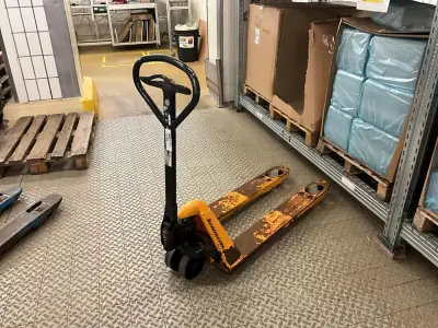 JUNGHEINRICH Pallet Truck – kavel bij Dome Auctions, Kingersheim