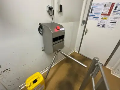 SCL Hand Sanitizer Dispenser with Flow-Through System – kavel bij Dome Auctions, Kingersheim
