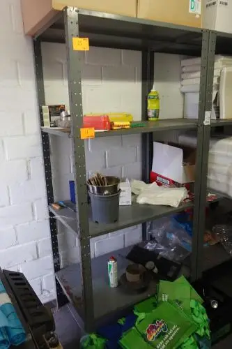4x Metalen rek + 1x metalen rek – kavel bij Openbare Verkopen, Alveringem