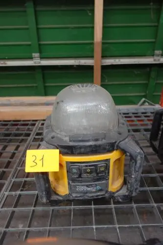Lamp Dewalt – kavel bij Openbare Verkopen, Wervik