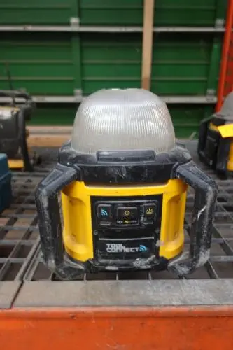 Lamp Dewalt – kavel bij Openbare Verkopen, Wervik