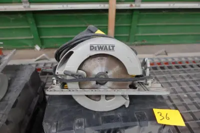Afkortzaag Dewalt – kavel bij Openbare Verkopen, Wervik