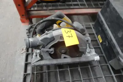 Afkortzaag Dewalt – kavel bij Openbare Verkopen, Wervik