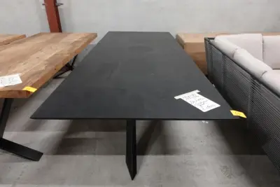 Mango tafel – kavel bij Openbare Verkopen, Wakken