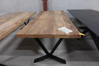 Oude massieve eiken tafel – kavel bij Openbare Verkopen, Wakken