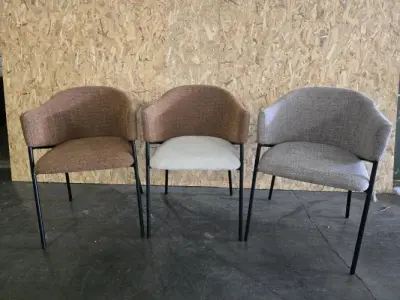 3x stoel divers in terracotta en beige stof – kavel bij Openbare Verkopen, Pittem
