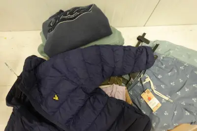 Partij kinderkledij – kavel bij Openbare Verkopen, Wielsbeke