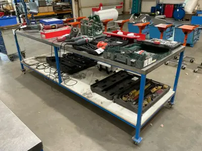 Mobile table – kavel bij Dome Auctions, Höhenkirchen-Siegertsbrunn