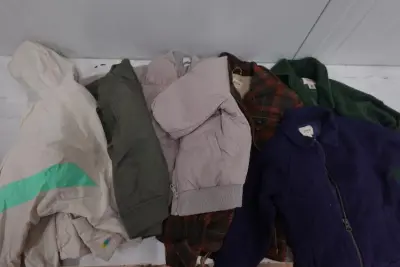 Partij kinderkledij - jassen – kavel bij Openbare Verkopen, Wielsbeke
