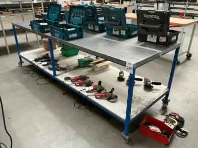 Mobile table – kavel bij Dome Auctions, Höhenkirchen-Siegertsbrunn