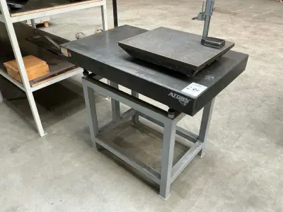 Granite measuring plate – kavel bij Dome Auctions, Höhenkirchen-Siegertsbrunn