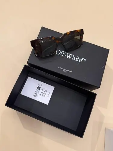 Off white zonnebril – kavel bij Openbare Verkopen, Wielsbeke