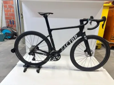 Factor Ostro gravel maat 58 – kavel bij Openbare Verkopen, Ingelmunster