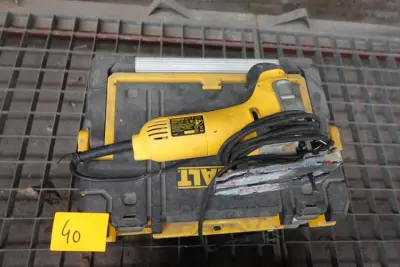 Decoupeerzaag Dewalt – kavel bij Openbare Verkopen, Wervik