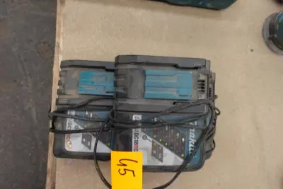 3x Lader Makita – kavel bij Openbare Verkopen, Wervik