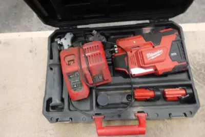 Accu Hamervac Milwaukee – kavel bij Openbare Verkopen, Wervik