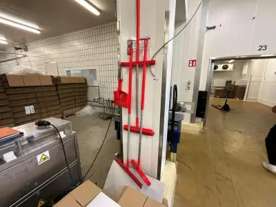 Cleaning Supplies Set – kavel bij Dome Auctions, Kingersheim
