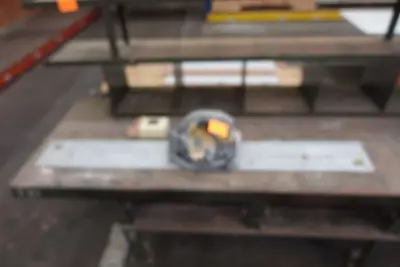 Afkortzaag Dewalt & geleidereil – kavel bij Openbare Verkopen, Wervik