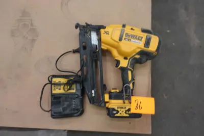 Accu nagelpistool Dewalt – kavel bij Openbare Verkopen, Wervik