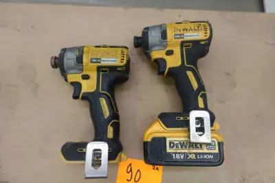 2x Accu boorhamer Dewalt – kavel bij Openbare Verkopen, Wervik