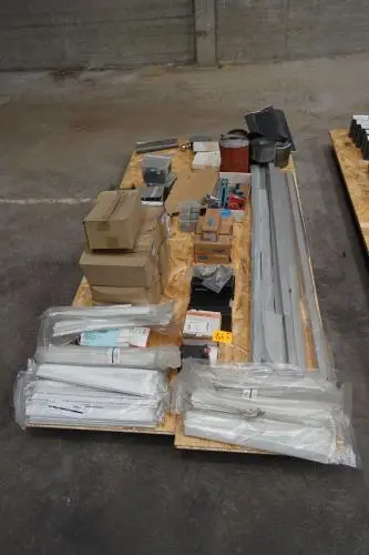 Pallet diversen – kavel bij Openbare Verkopen, Wervik