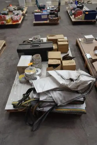 2x Pallet Diversen – kavel bij Openbare Verkopen, Wervik